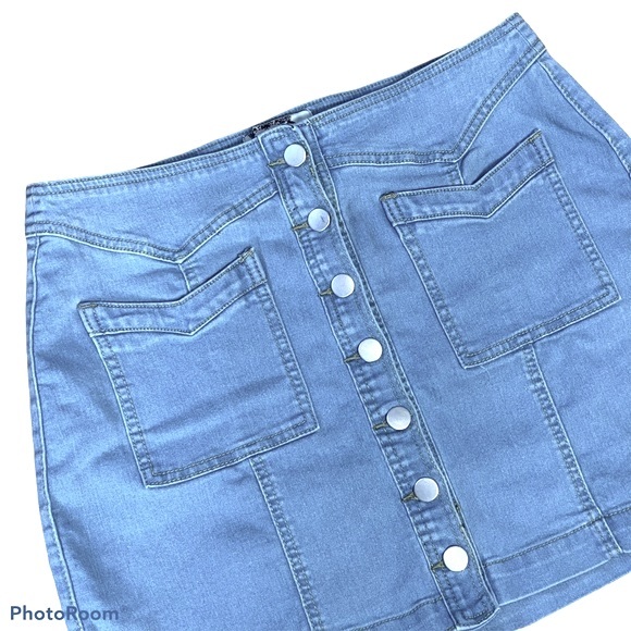 Super soft Boohoo Denim button down jean skirt - Picture 3 of 9